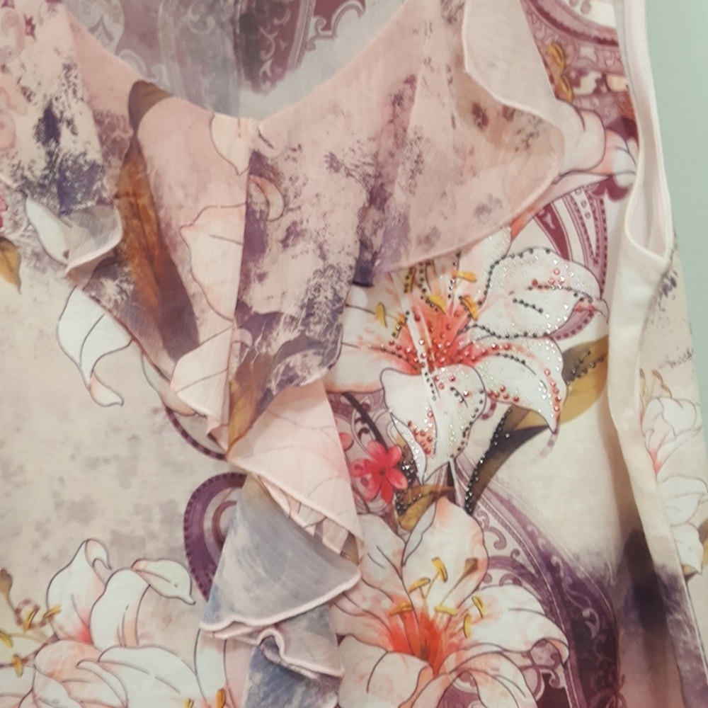 Flowy top. - Picture 3 of 4